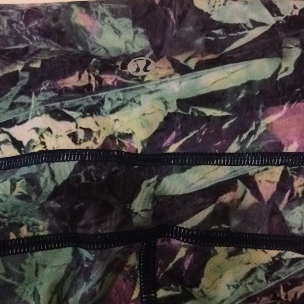 Lululemon tropical crop leggings - Picture 8 of 8